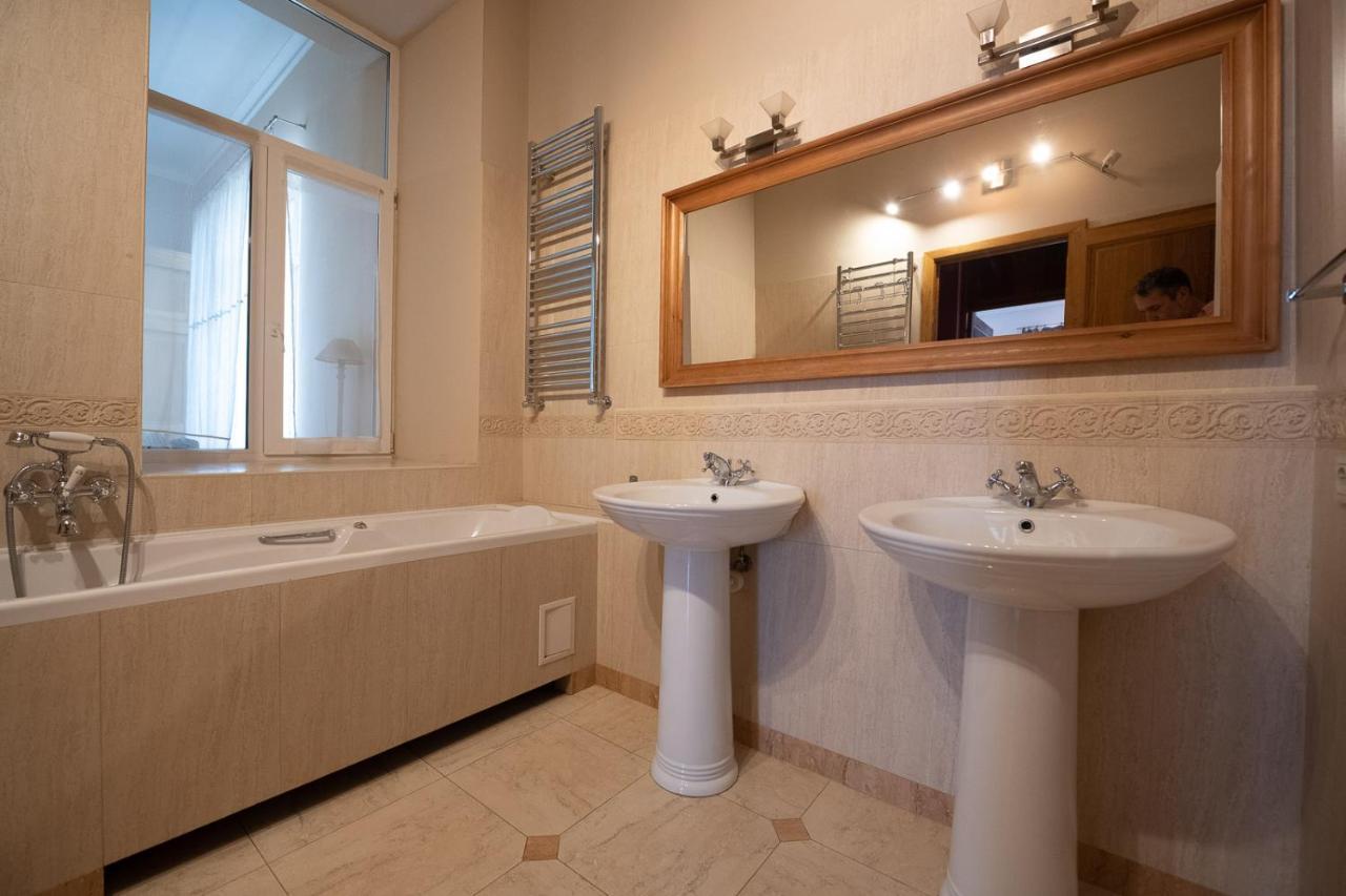 Great 144 Sq.M. Apartment In The Center Of Kiev Eksteriør bilde